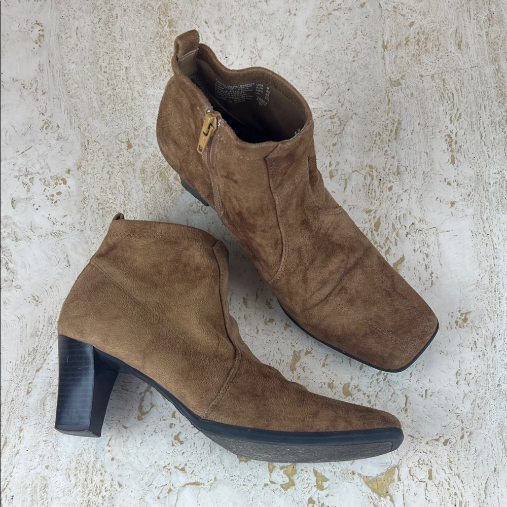 Predictions Womens Boot Bootie Shoe
Square Toe Heel side Zipper size 8
